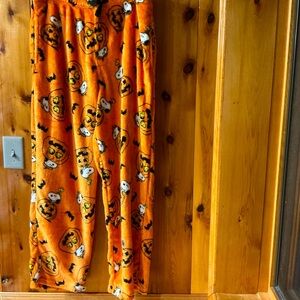 Peanuts Men’s Large Snoopy Halloween Pumpkin Toss Superminky Fleece Pajama Pants